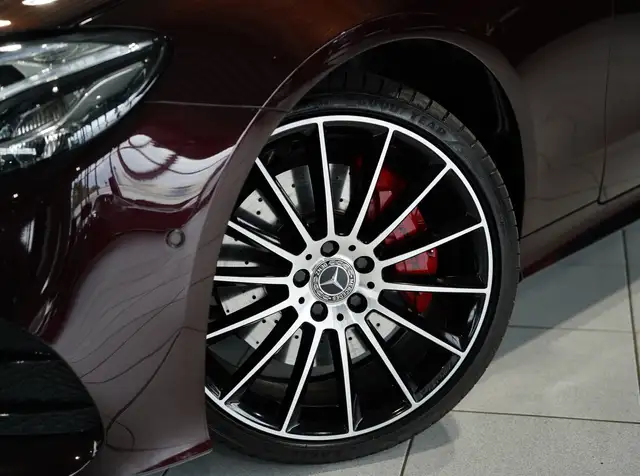 Mercedes-Benz E-Class view 3