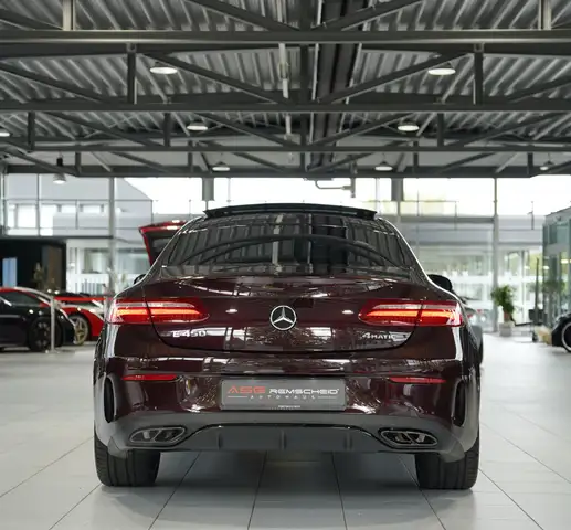 Mercedes-Benz E-Class view 9