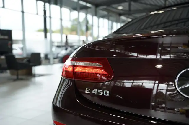 Mercedes-Benz E-Class view 15