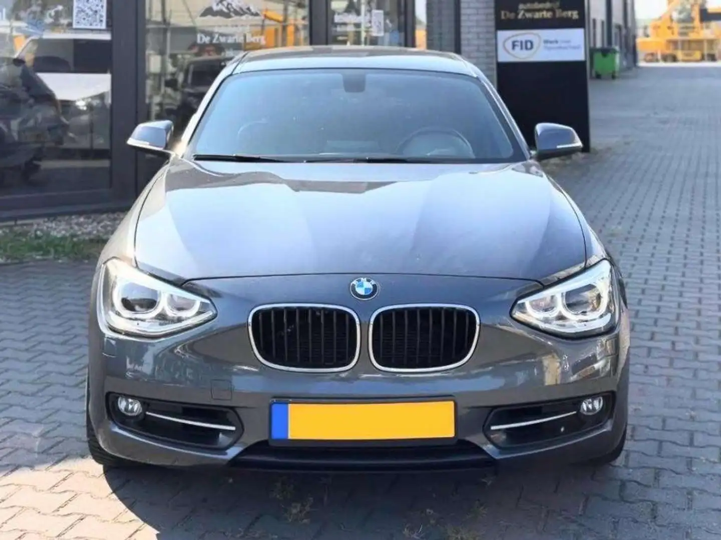 BMW 120 D F20 184CH SPORT // LED // NAVI Grijs - 2