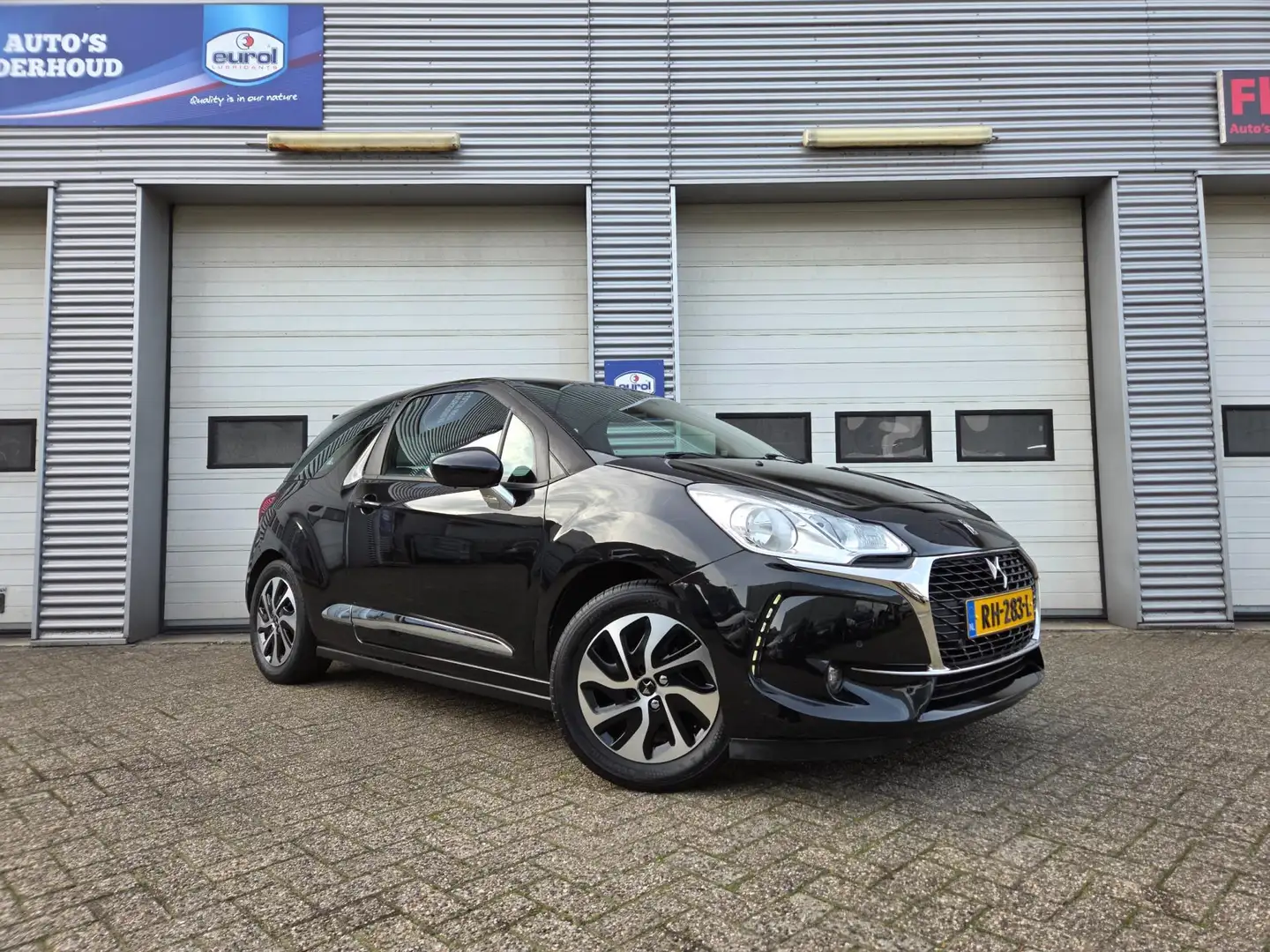 DS Automobiles DS 3 1.2 PureTech Business Noir - 2