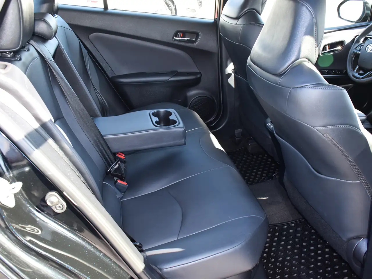 Toyota Prius снимка Toyota Prius