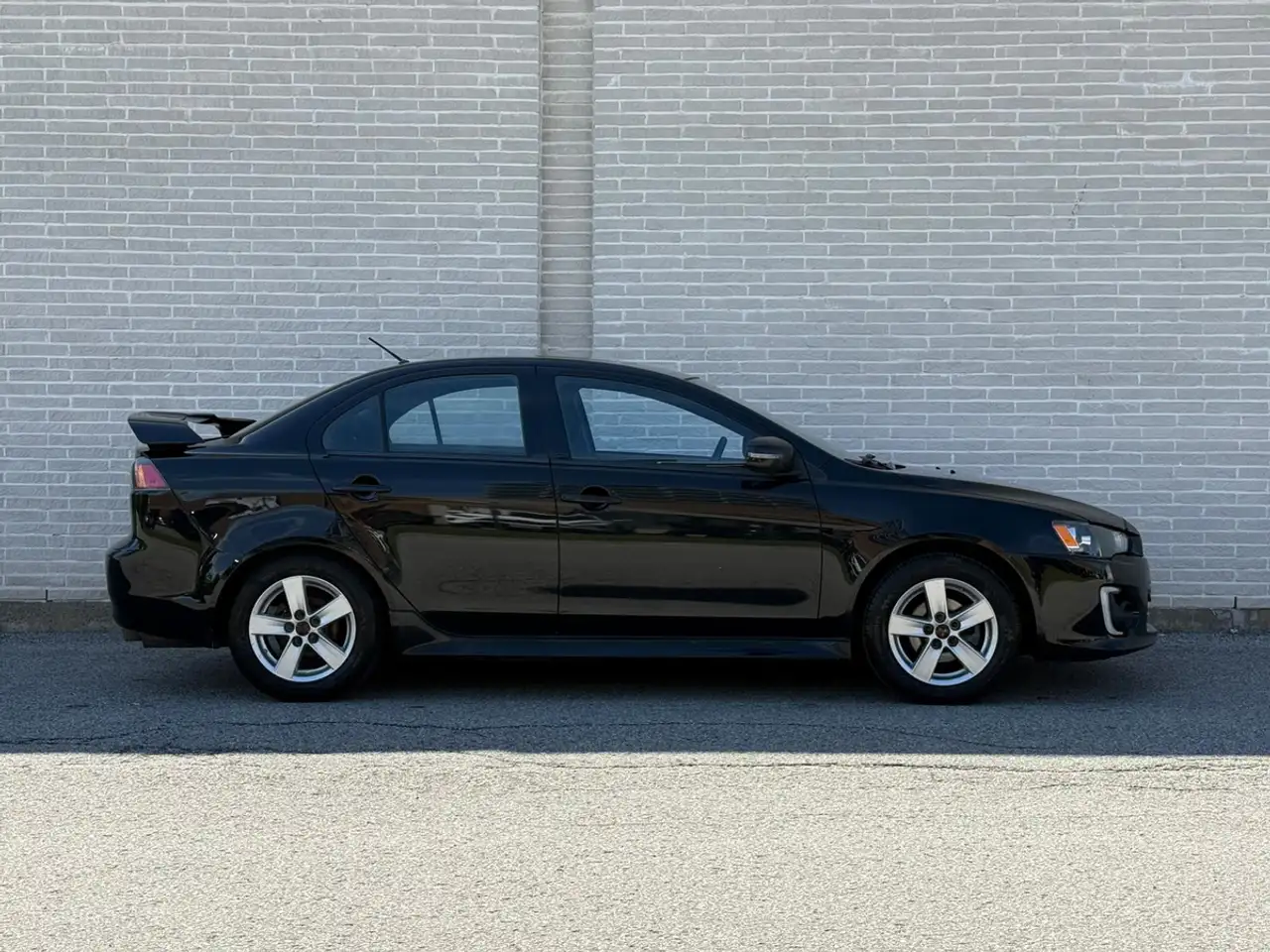 Mitsubishi Lancer снимка Mitsubishi Lancer