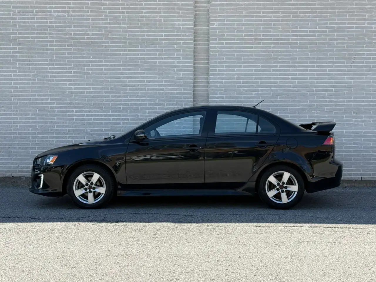 Mitsubishi Lancer снимка Mitsubishi Lancer