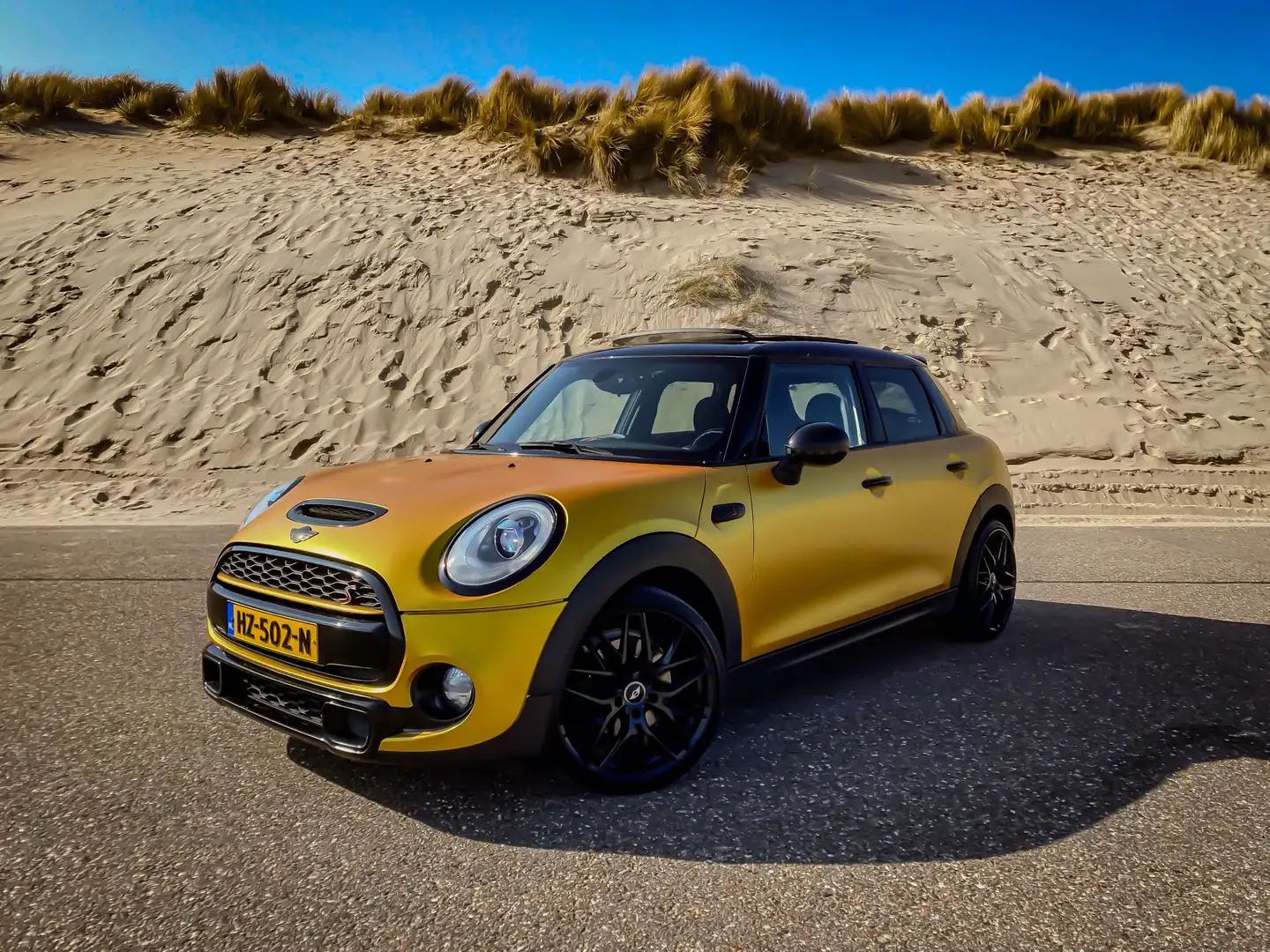 MINI Cooper S 2.0 Serious Business Yellow - 1