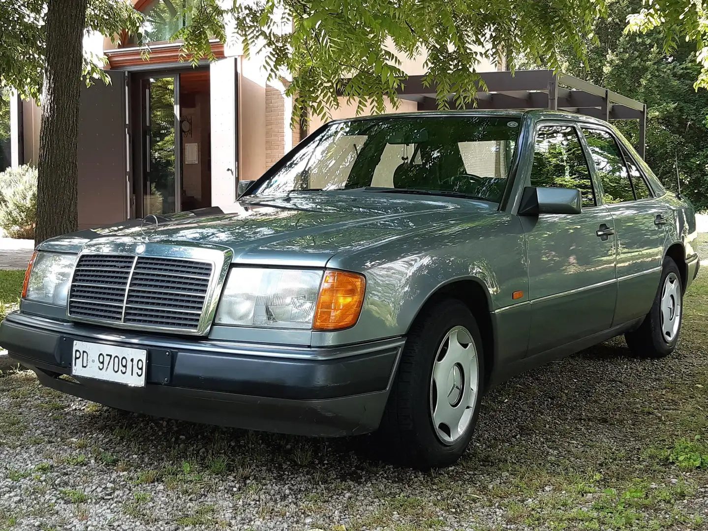 Mercedes-Benz 200 200E Gris - 2