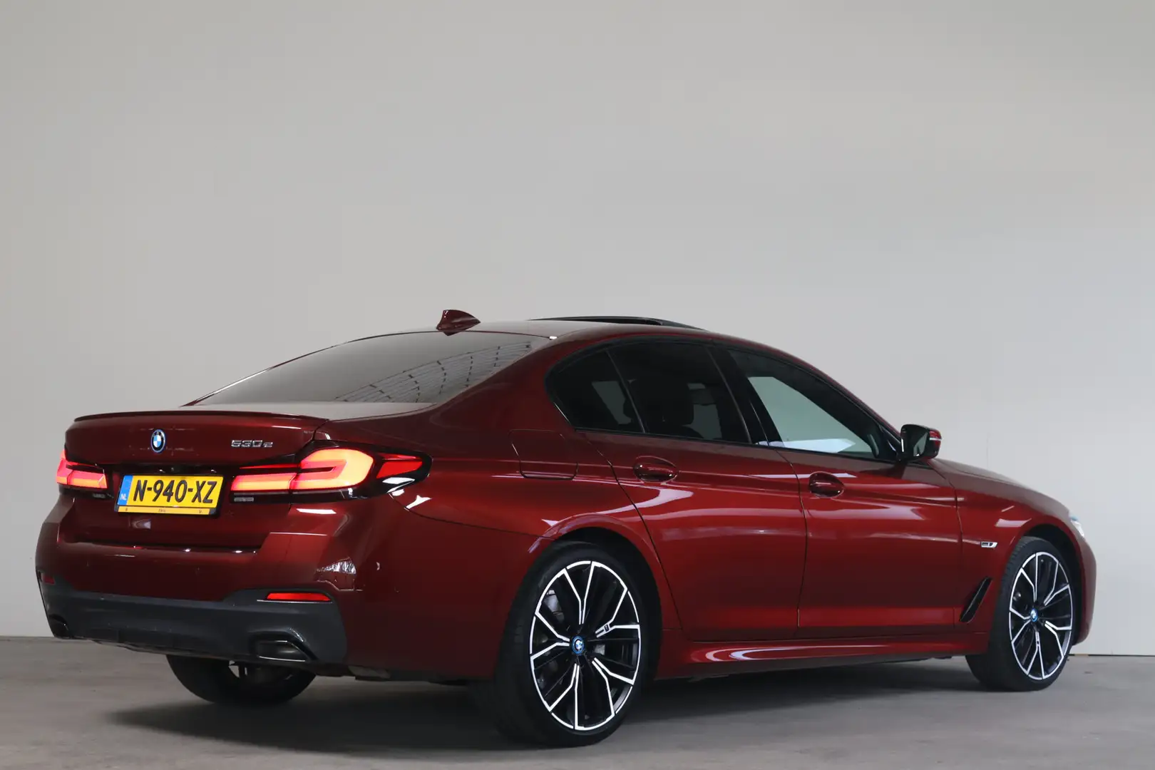 BMW 530 5-serie 530e Business Edition Plus M-Sport Schuifd Rood - 2