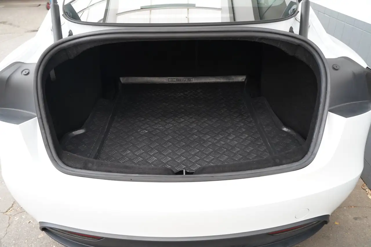 Tesla Model 3 Standard Range + *Highland*, миниатюра 8
