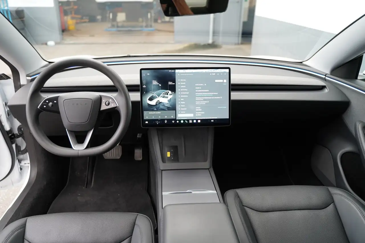 Tesla Model 3 Standard Range + *Highland*, миниатюра 2