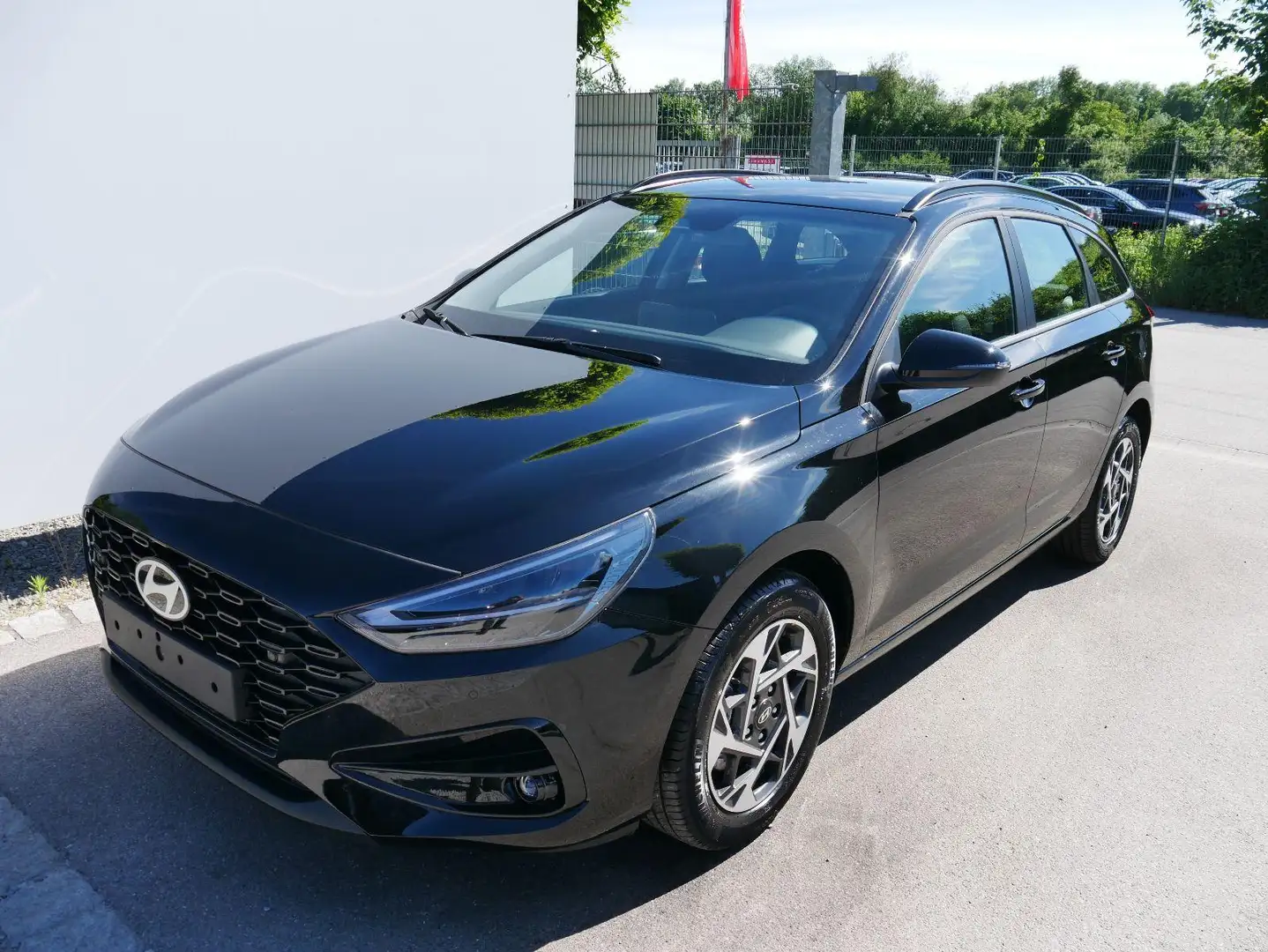 Hyundai i30 cw GO 1.0 T-GDi*NAVI*PDC*KAMERA*LED*ACC*SHZ*TEMPOM Schwarz - 1