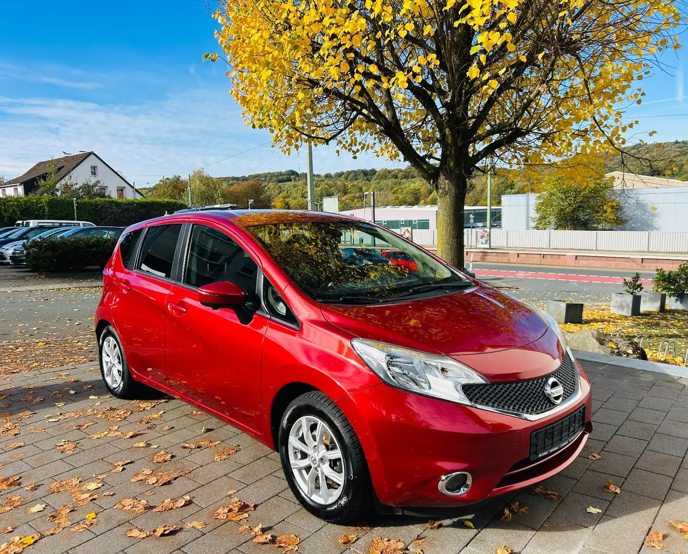 Nissan Note Tekna Rot - 1