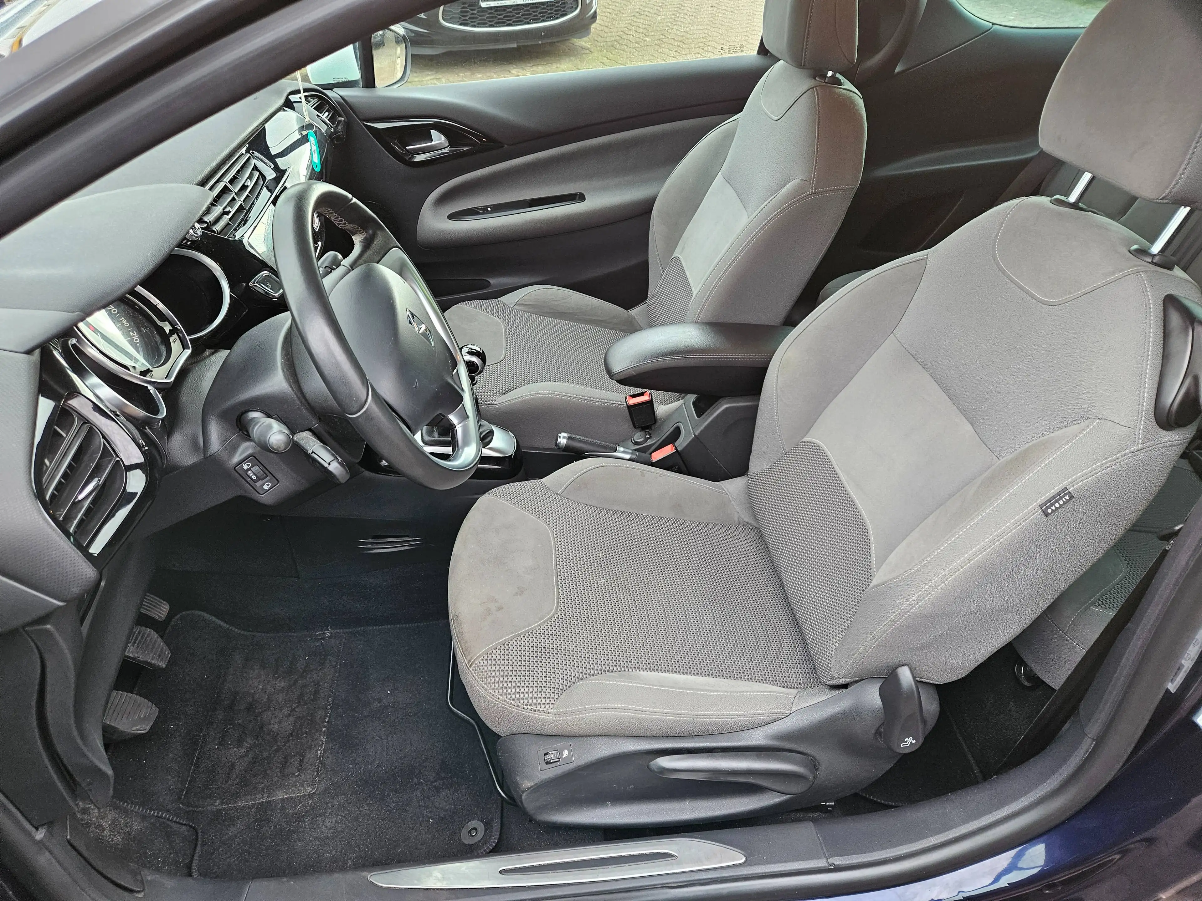 Citroen DS3 Sport Chic*TÜV Neu*Kamera*Klima*Sitzheizung — photo 9