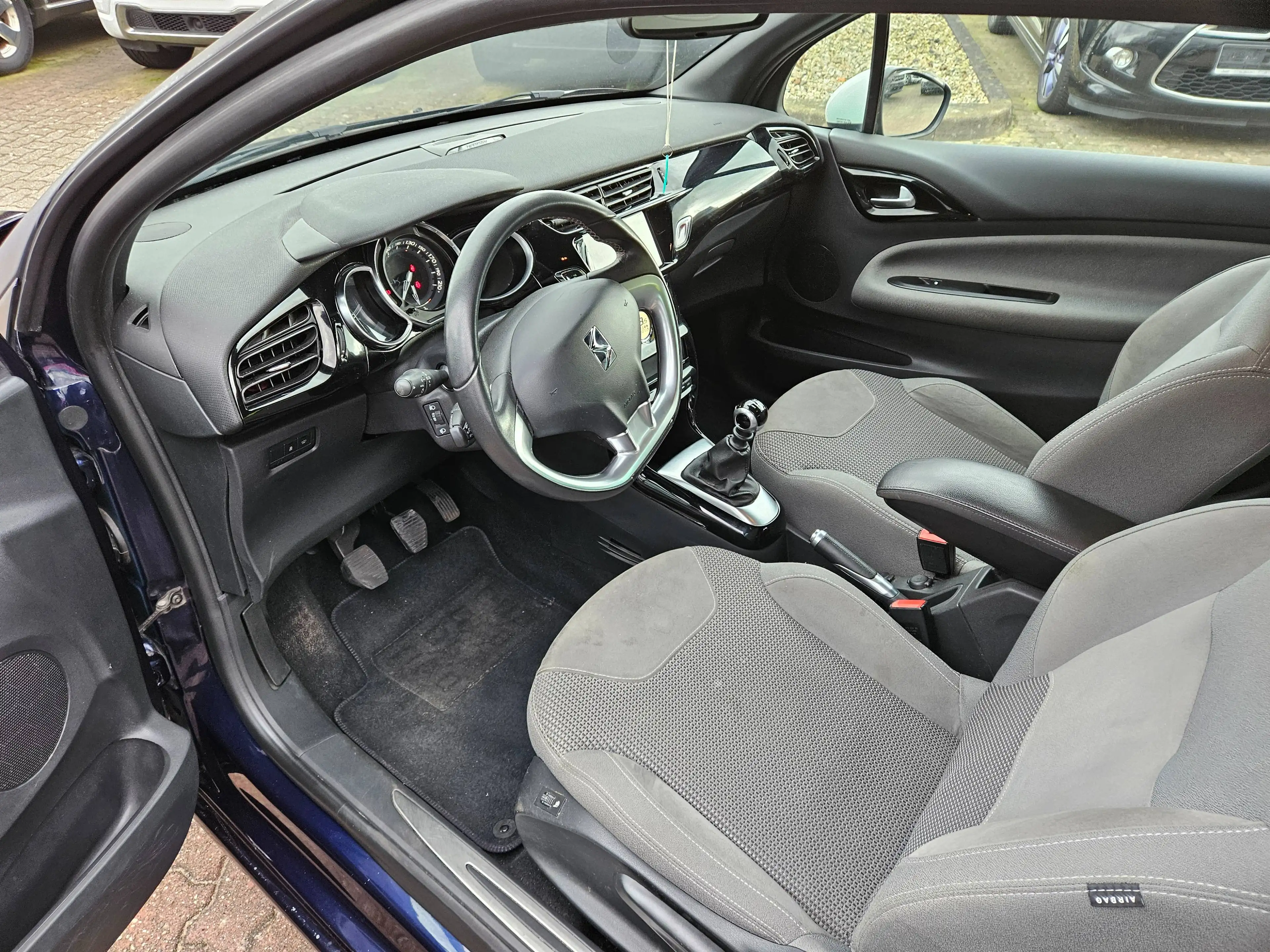 Citroen DS3 Sport Chic*TÜV Neu*Kamera*Klima*Sitzheizung — photo 8