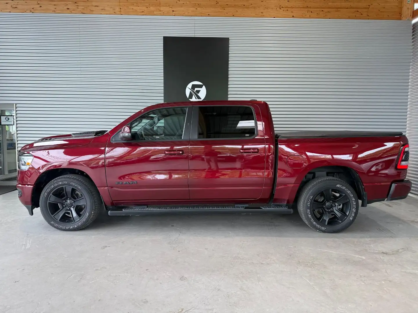 Dodge RAM 1500 Sport 4x4 Crew Cab 5.7L/RFK/H&K/CARPLAY Roşu - 2