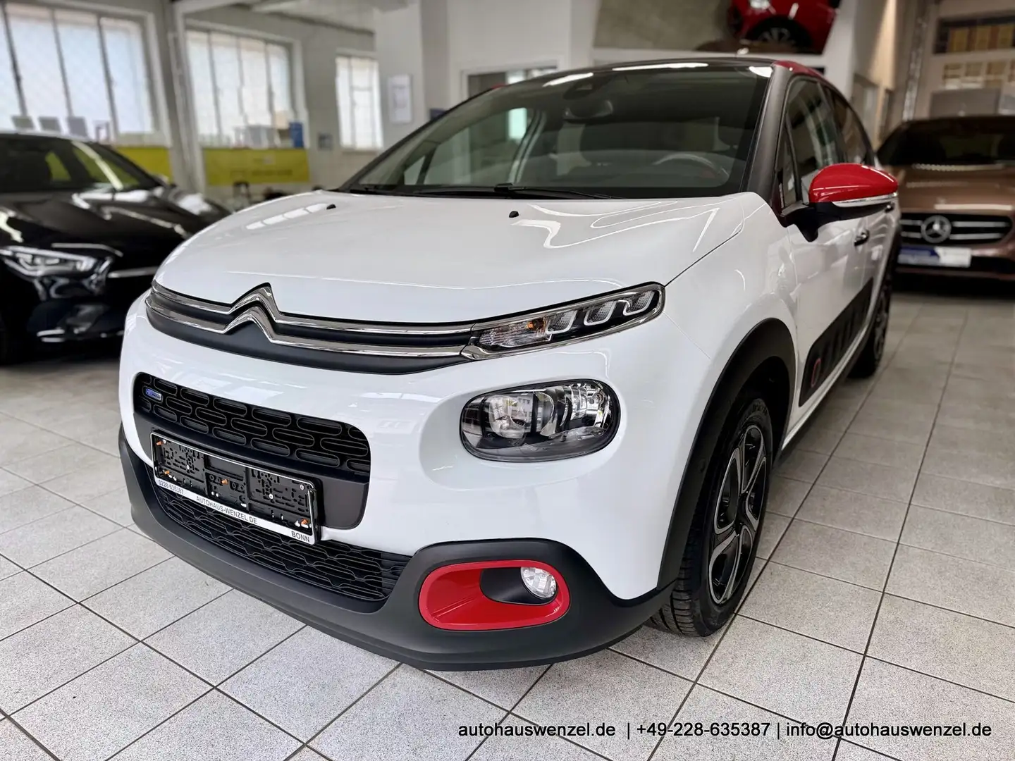 Citroen C3 1.2 Shine 110 aus 1.HAnd - NAVI KAM PDC SITZHZG Blanc - 2