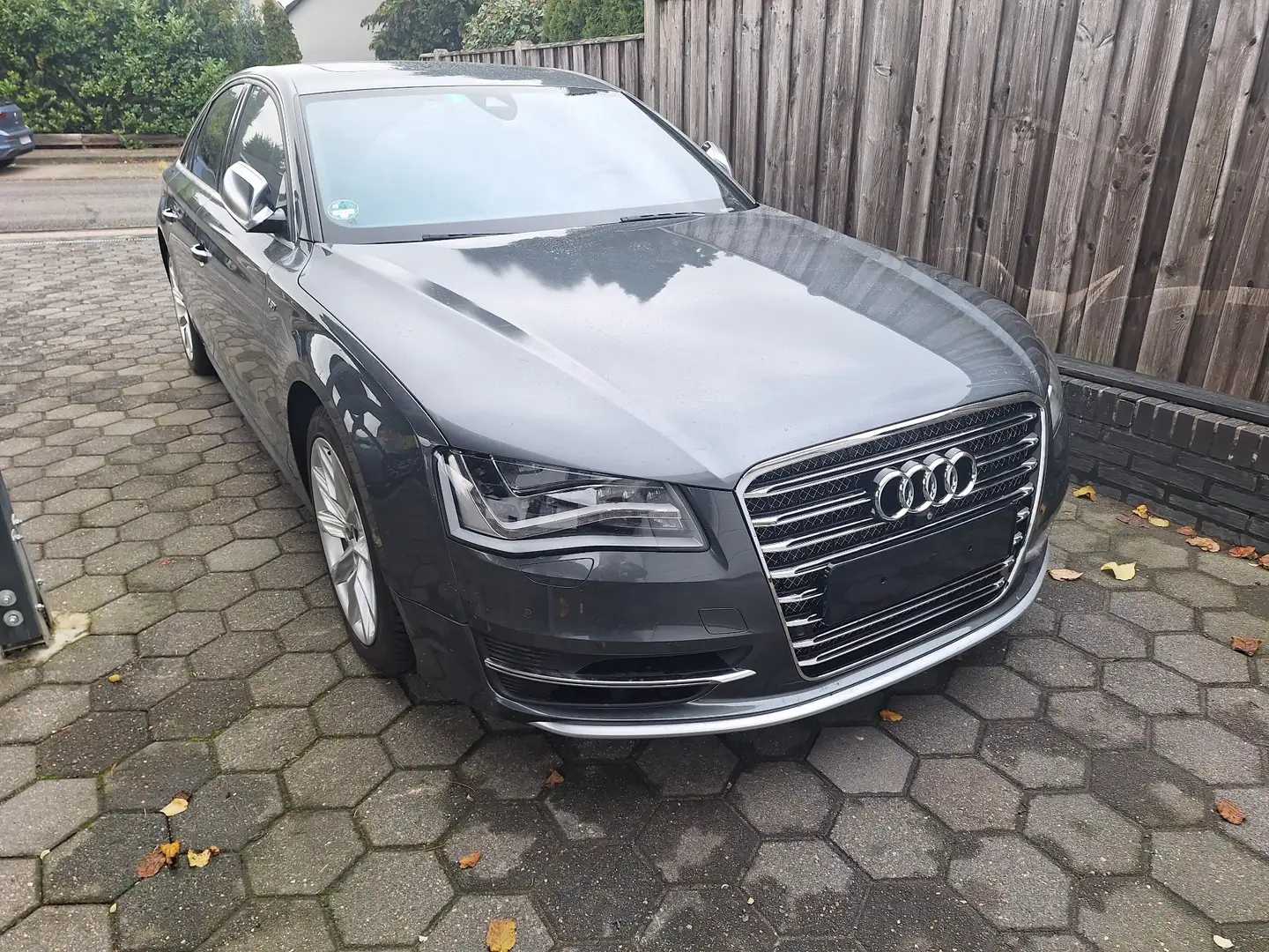 Audi S8 Grau - 2