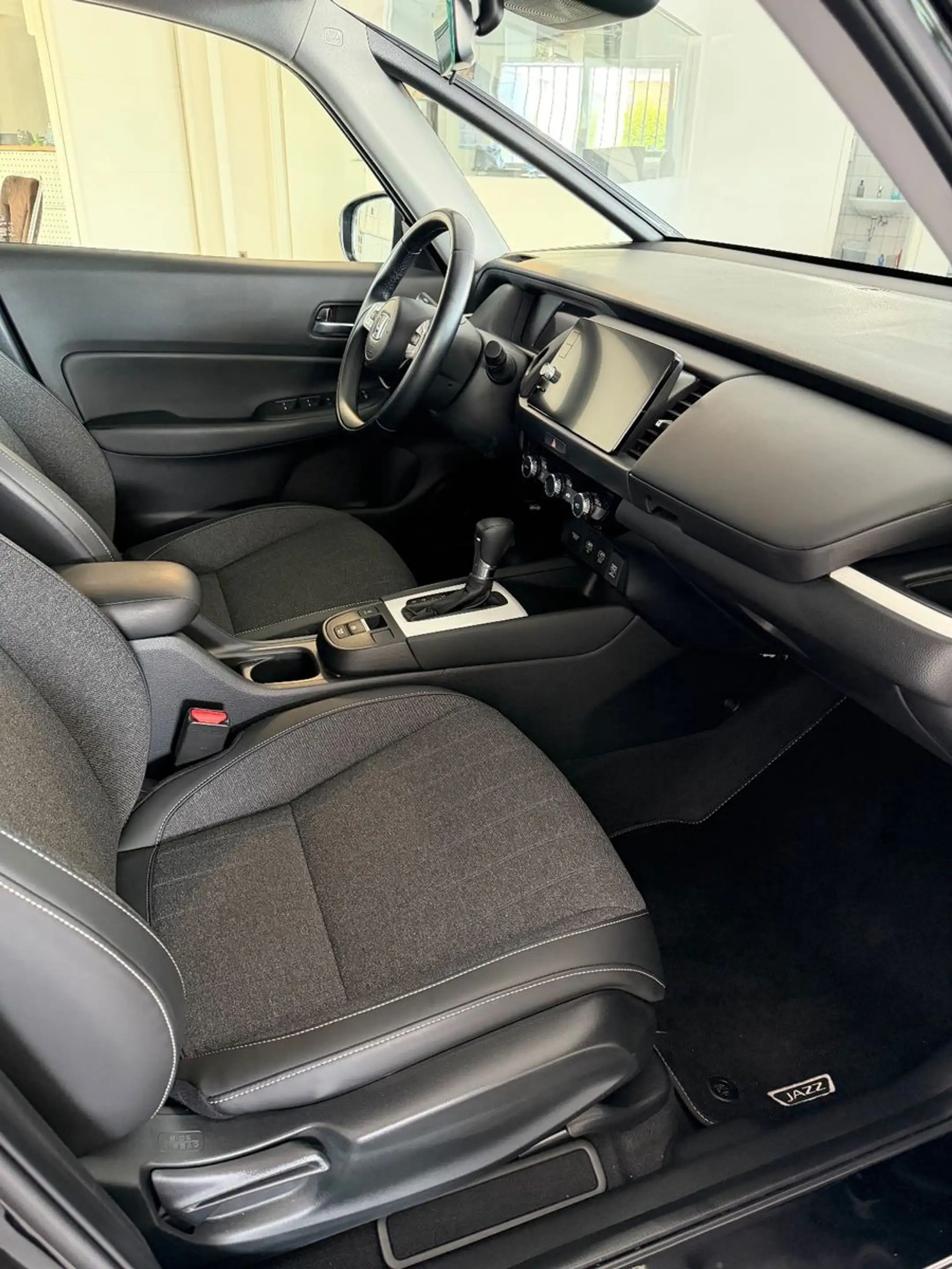 Honda Jazz 1.5 i-MMD Hybrid Advance — photo 13