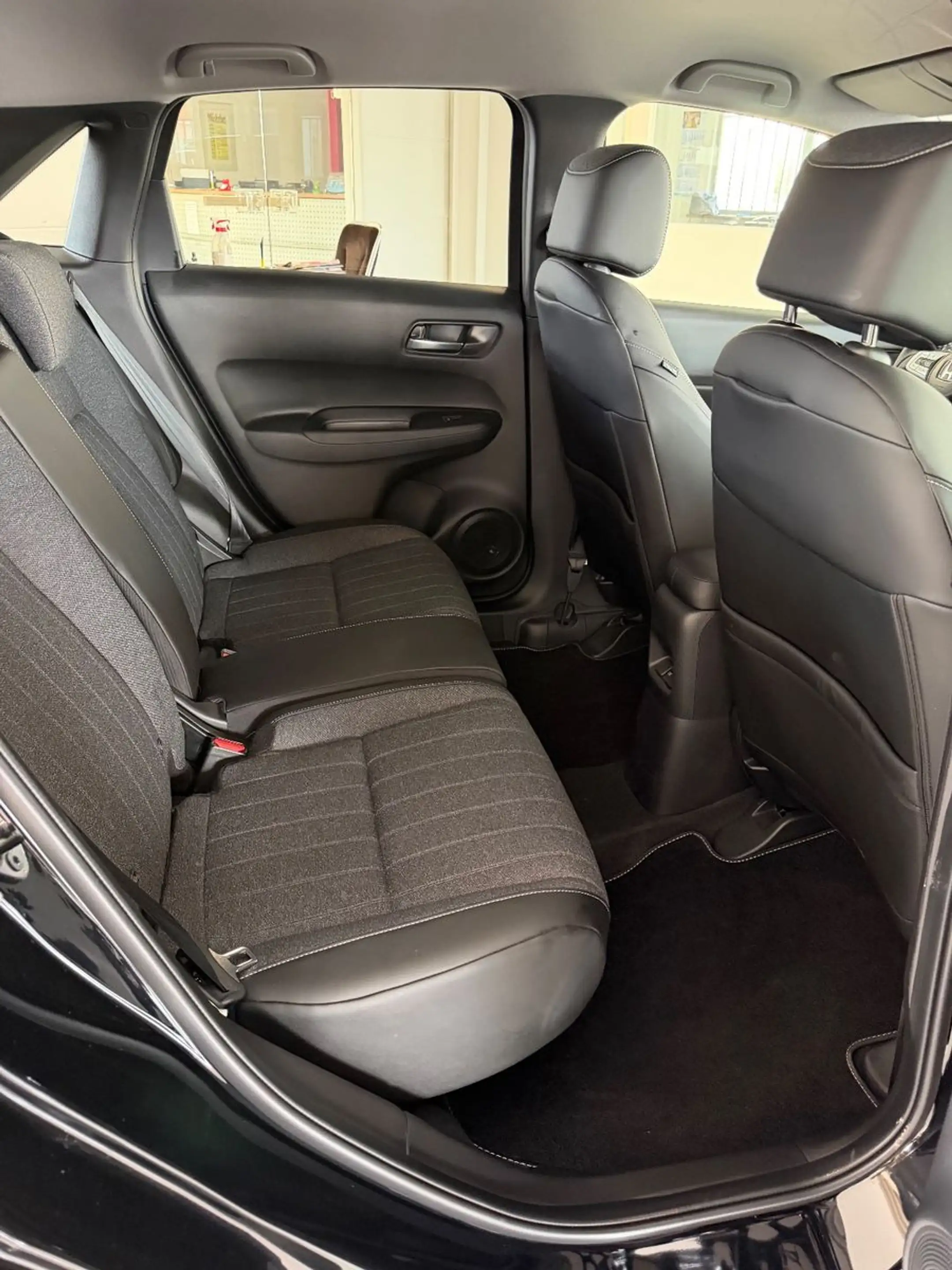 Honda Jazz 1.5 i-MMD Hybrid Advance — photo 12