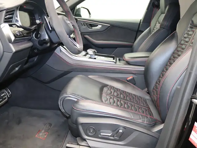 Audi RS Q8 view 14