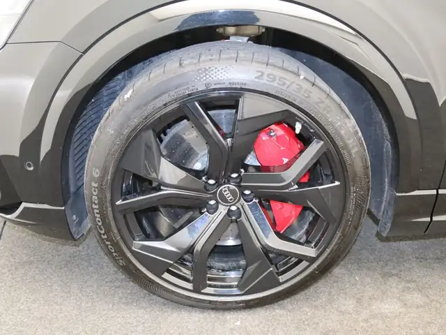 Audi RS Q8 view 18