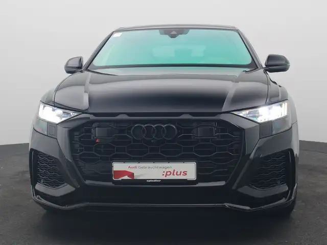 Audi RS Q8 view 3