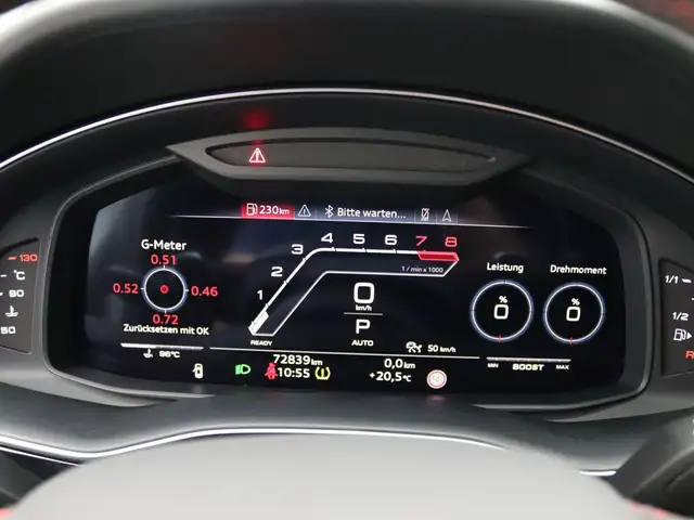 Audi RS Q8 view 16