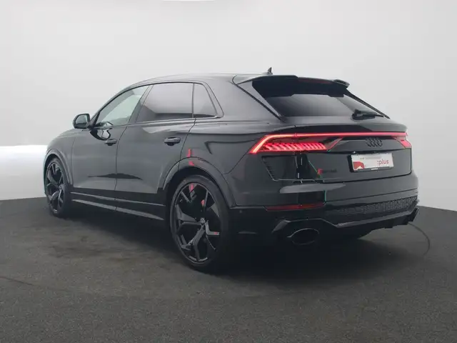 Audi RS Q8 view 5