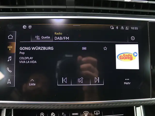 Audi RS Q8 view 17