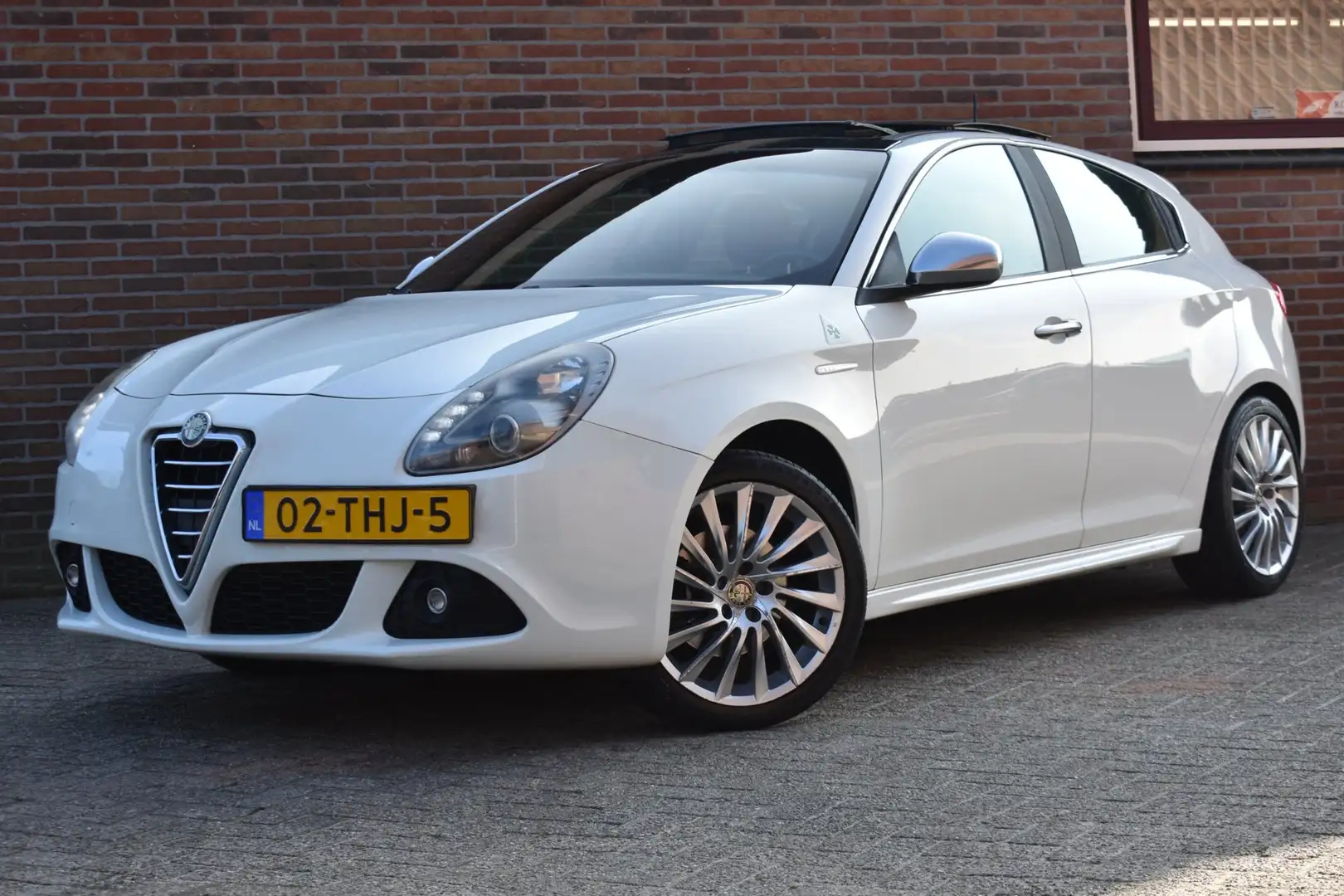 Alfa Romeo Giulietta 1.4 T Distinctive '12 Pano Leder Clima Navi Cruise Weiß - 1