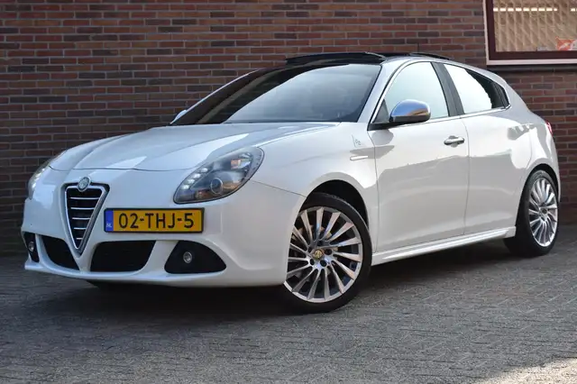 Alfa Romeo Giulietta 1.4 T Distinctive '12 Pano Leder Clima Navi Cruise