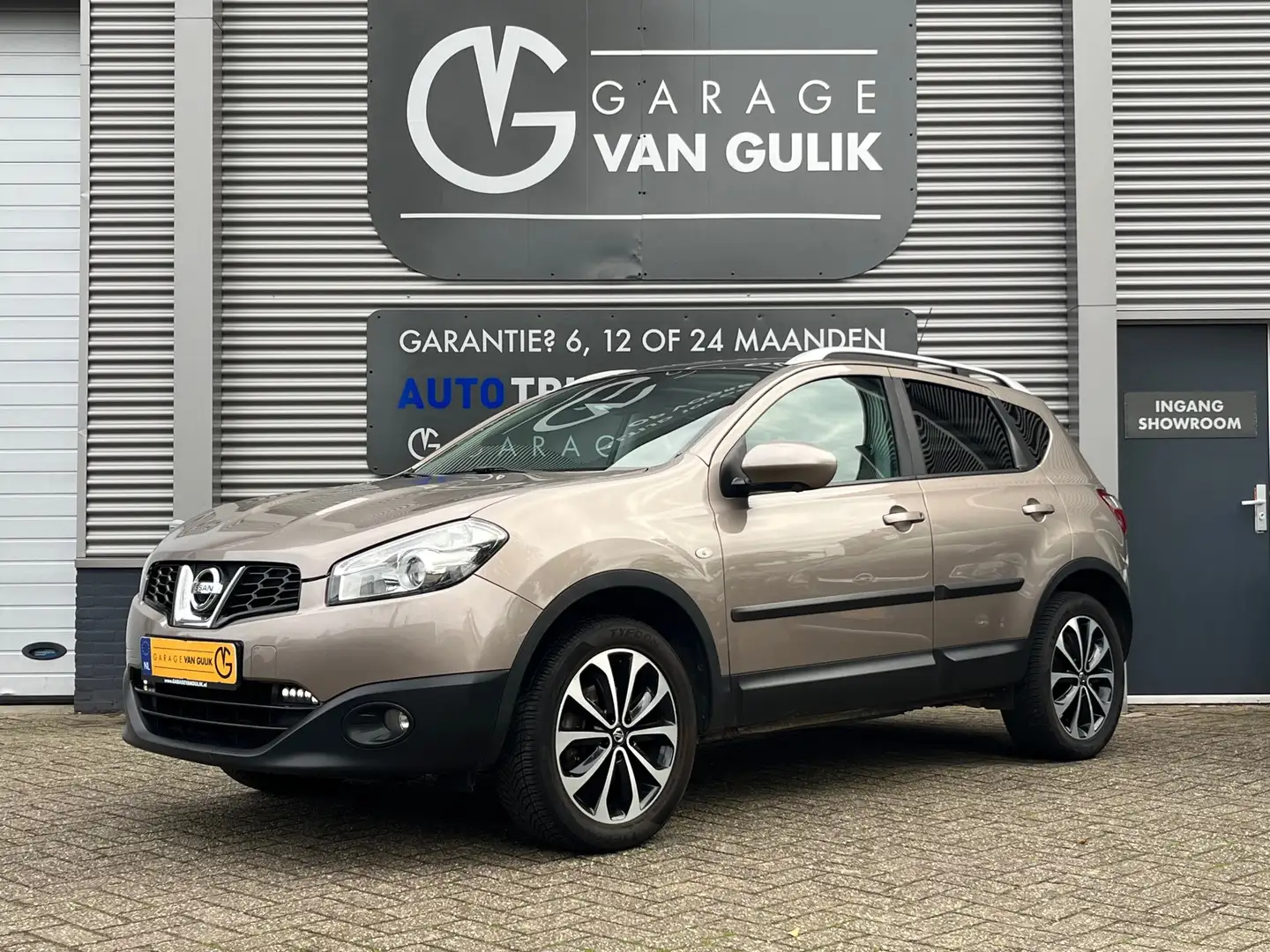 Nissan Qashqai 1.6 Connect Edition 116PK Trekhaak,PanoDak,Navi,Cl Bruin - 1