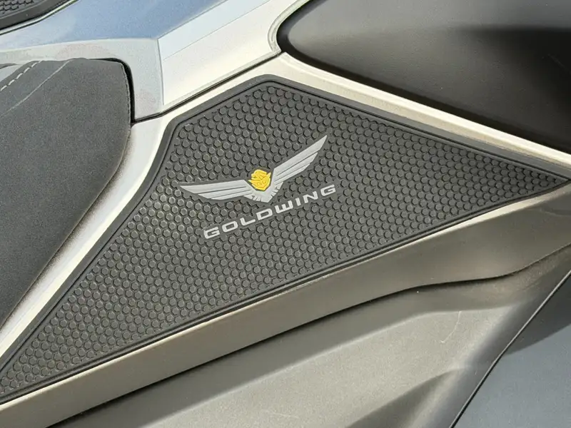 Honda GL 1800 - foto 8