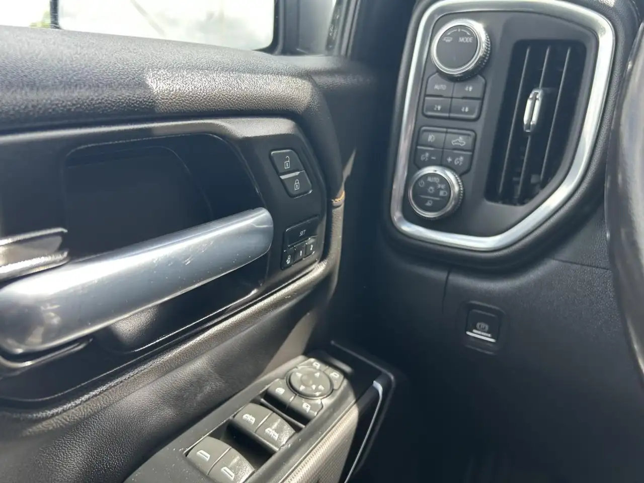 GMC 1500 снимка GMC 1500