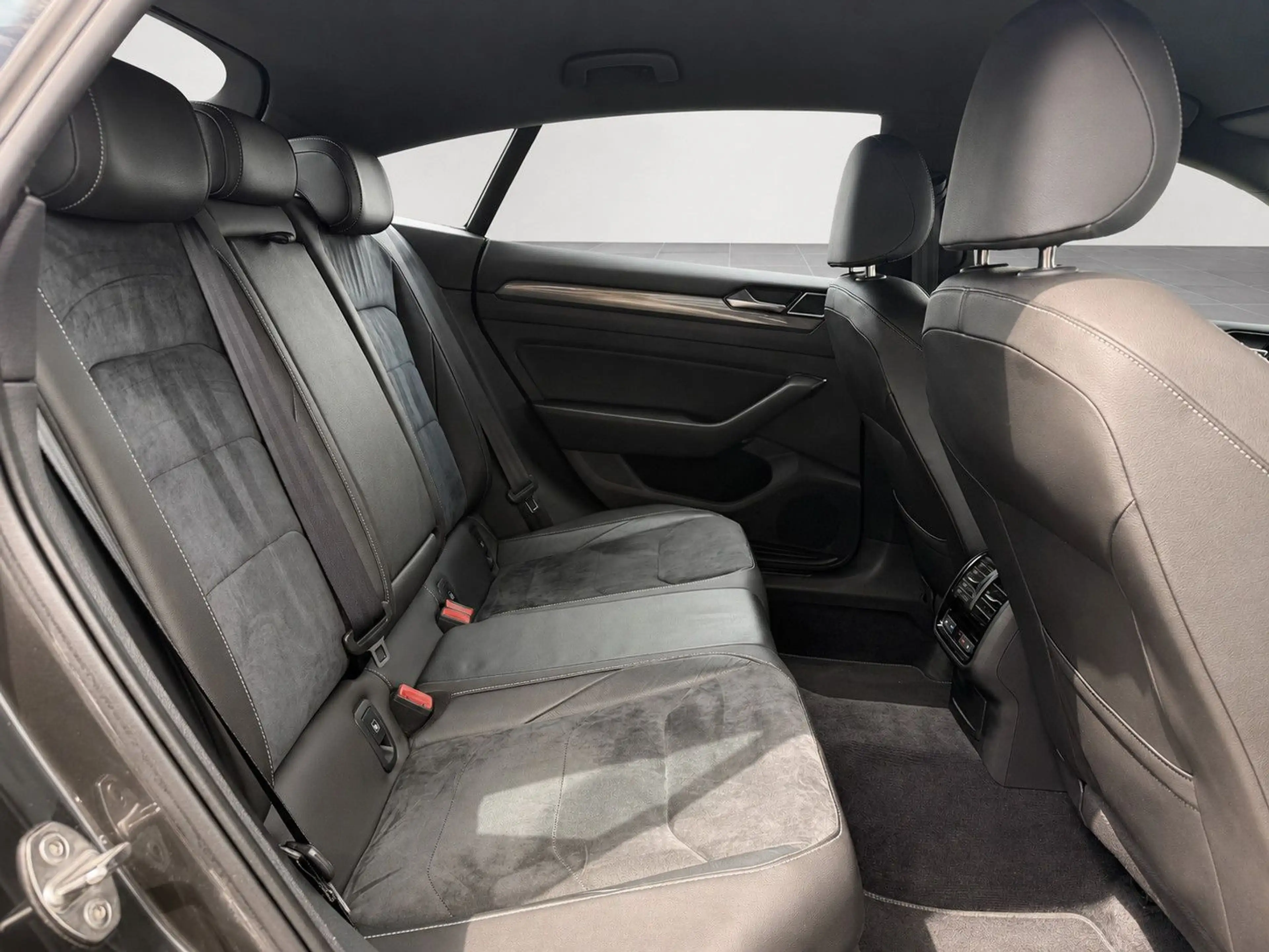 Volkswagen Arteon R-Line 4Motion TÜV-GARANTIE-Inspektion — photo 12