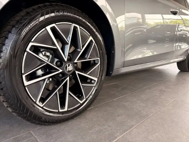 Skoda Octavia view 4
