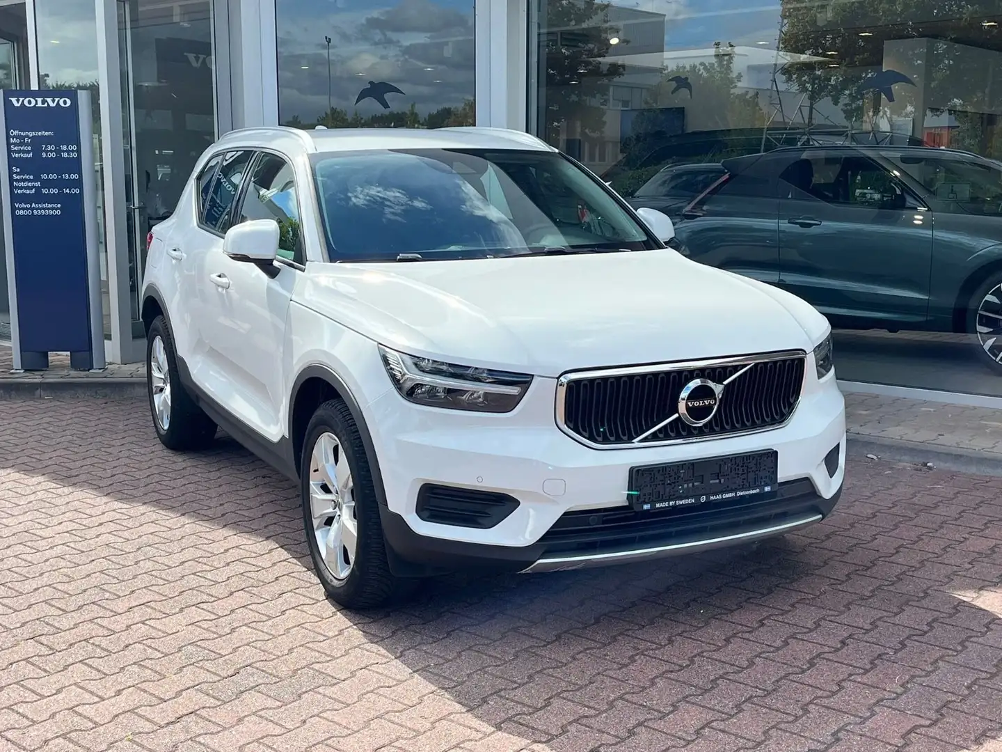 Volvo XC40 T3 Momentum Pro Geartronic Blanc - 1