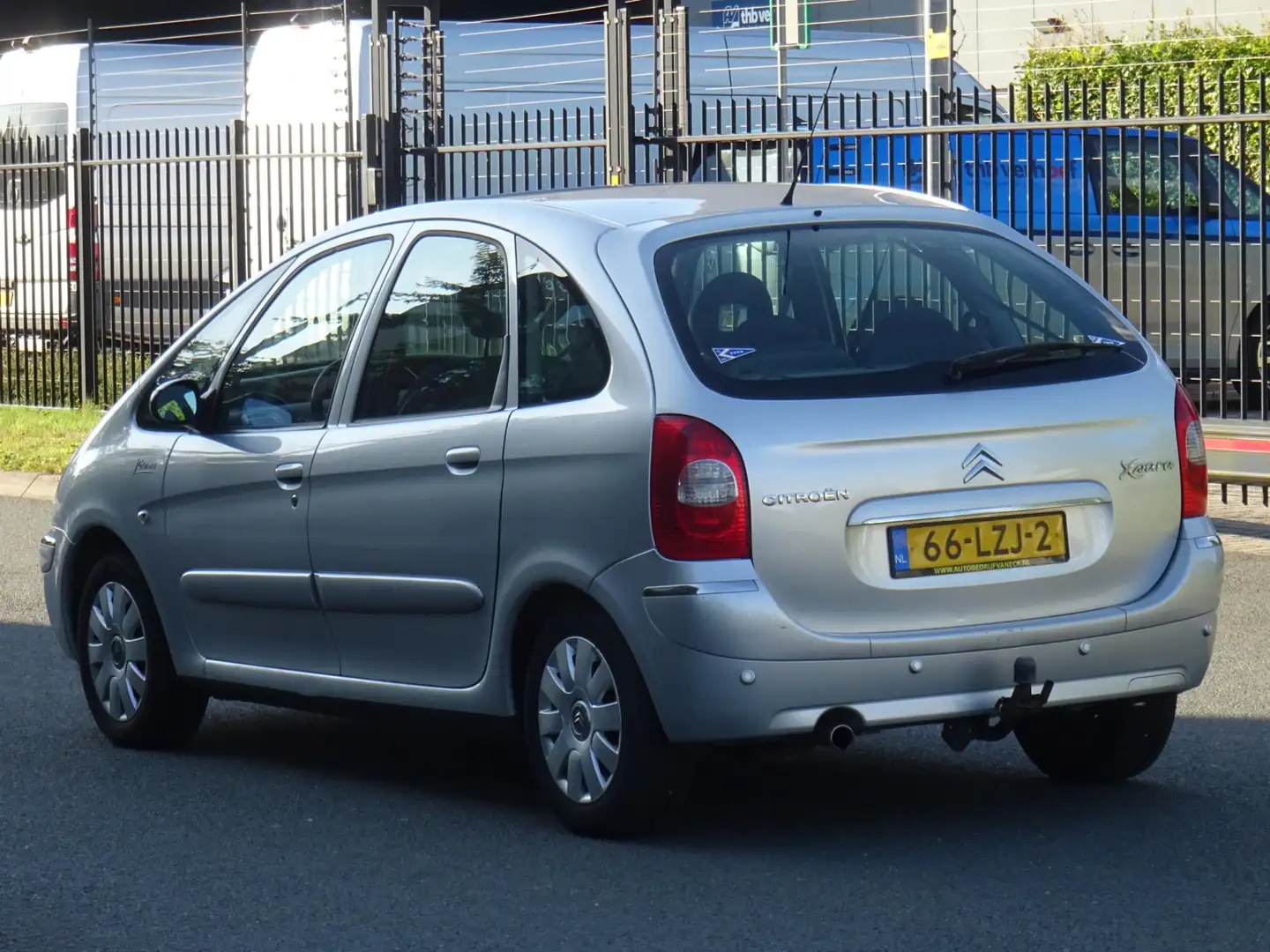 Citroen Xsara Picasso 2.0i-16V AUTOMAAT NAVI/PDC/APK 09-2026 Gris - 2