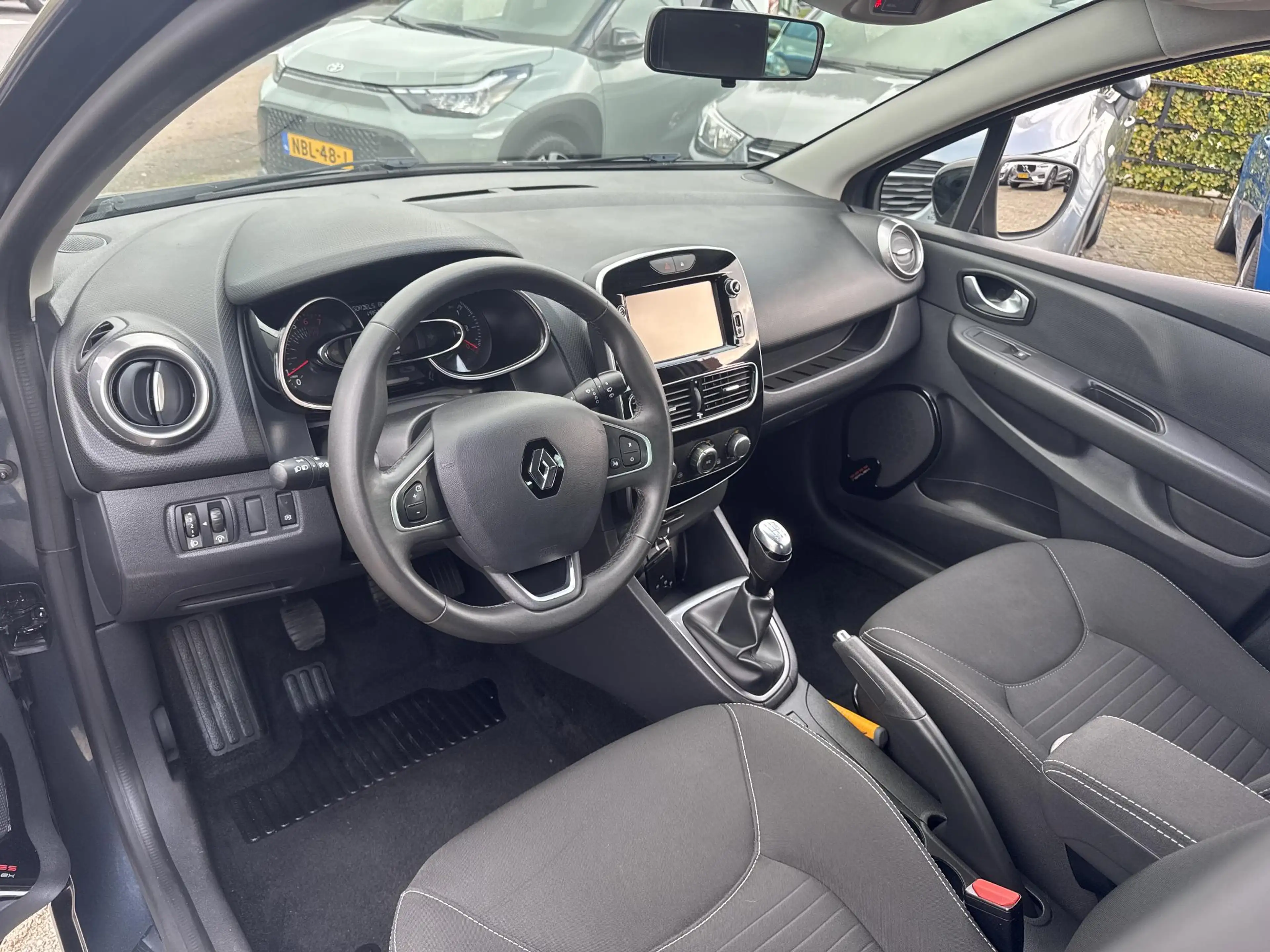 Renault Clio 0.9 TCe Limited — photo 12