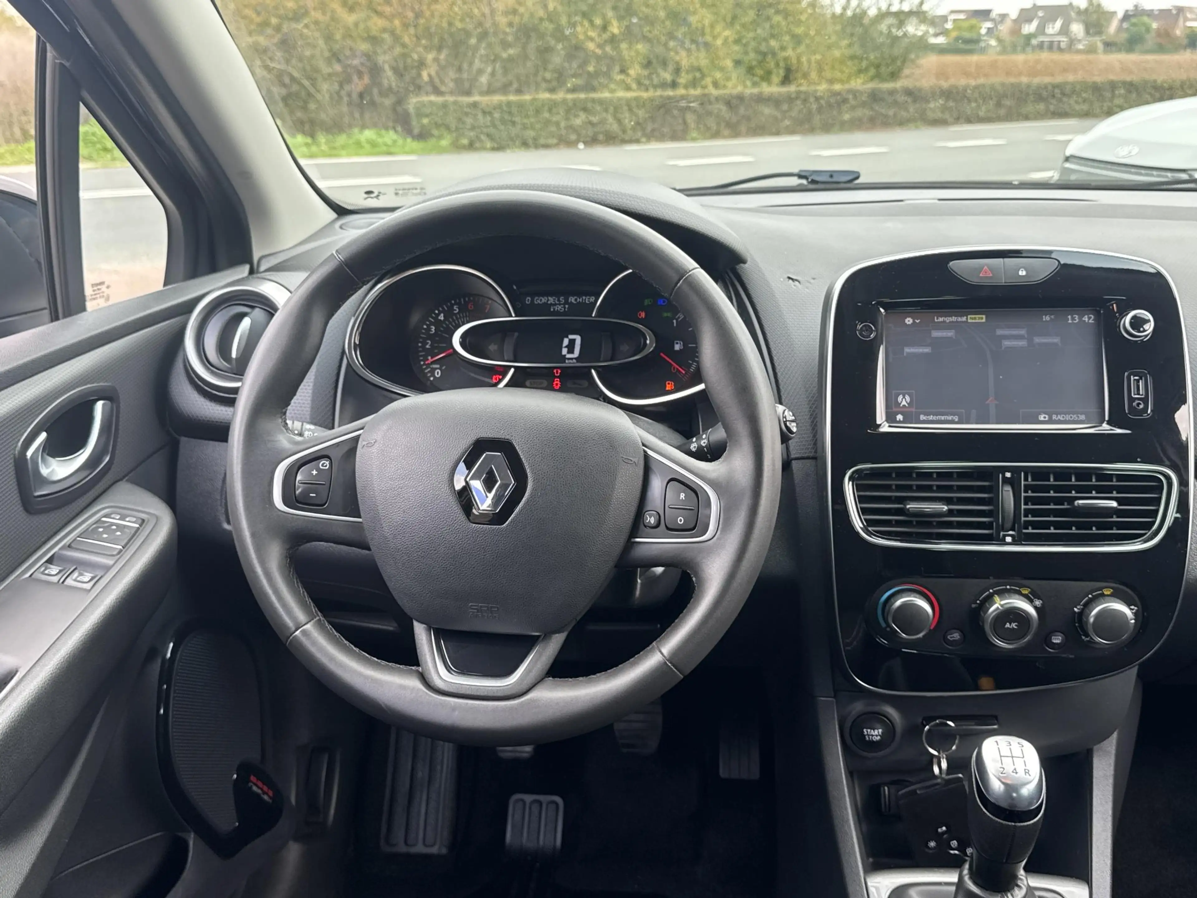 Renault Clio 0.9 TCe Limited — photo 13