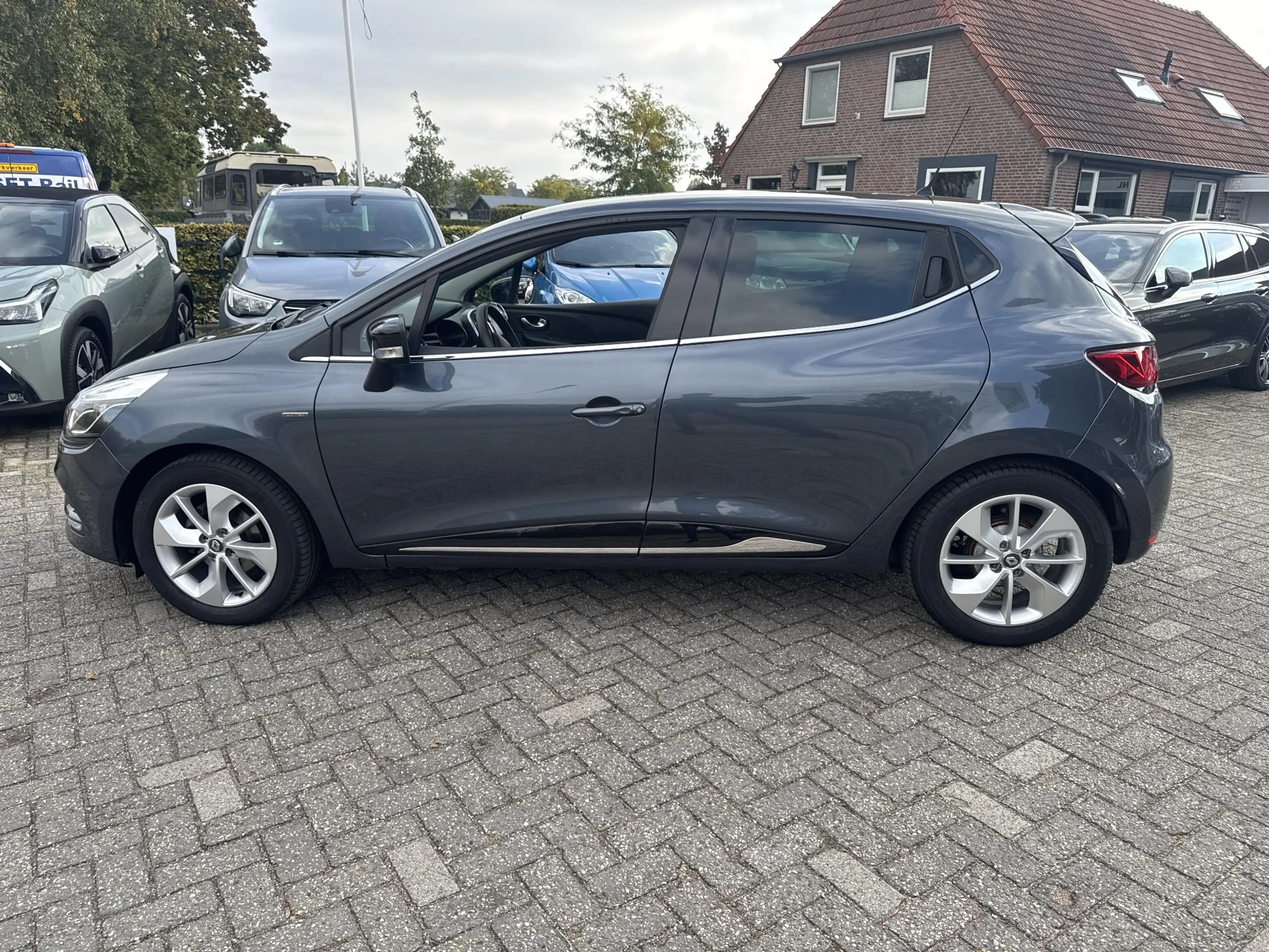 Renault Clio 0.9 TCe Limited — photo 2