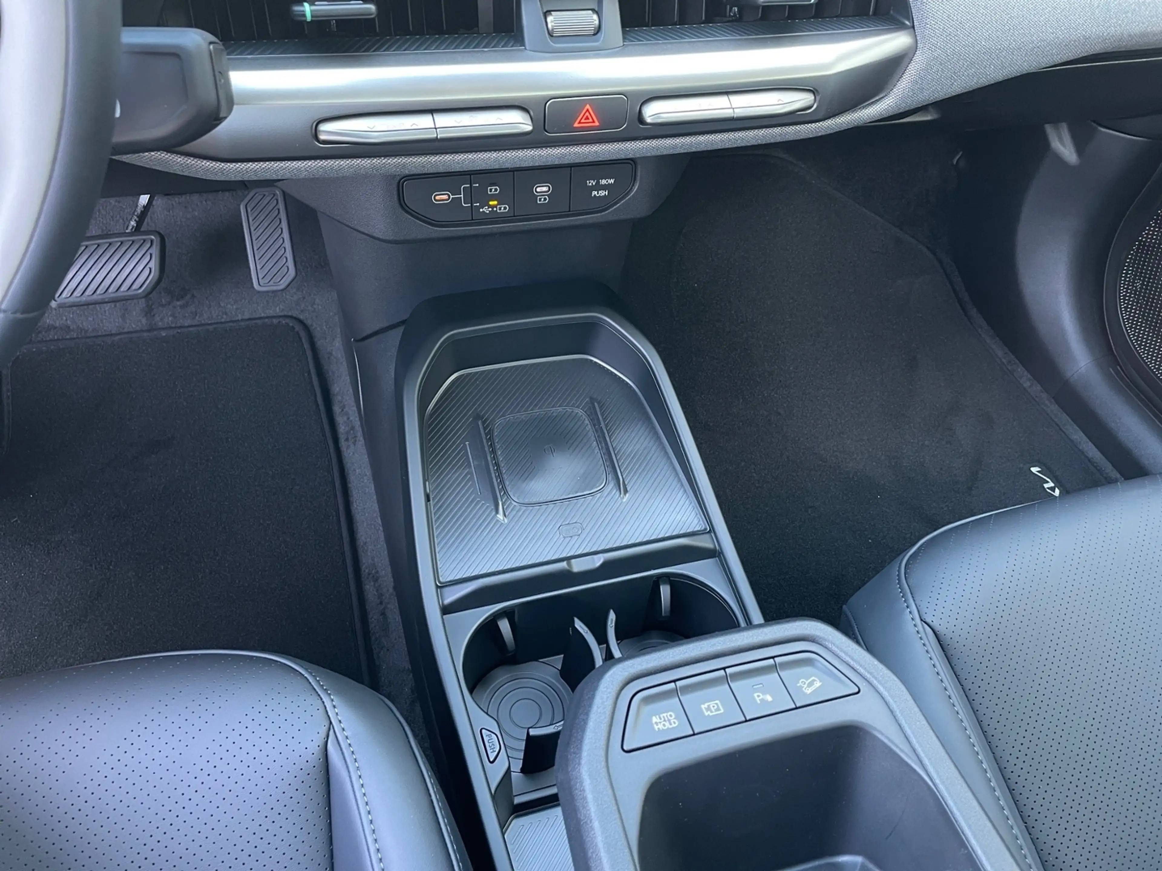 Kia EV4 Earth 81,4 Pano Harman Kard. 360 — photo 14