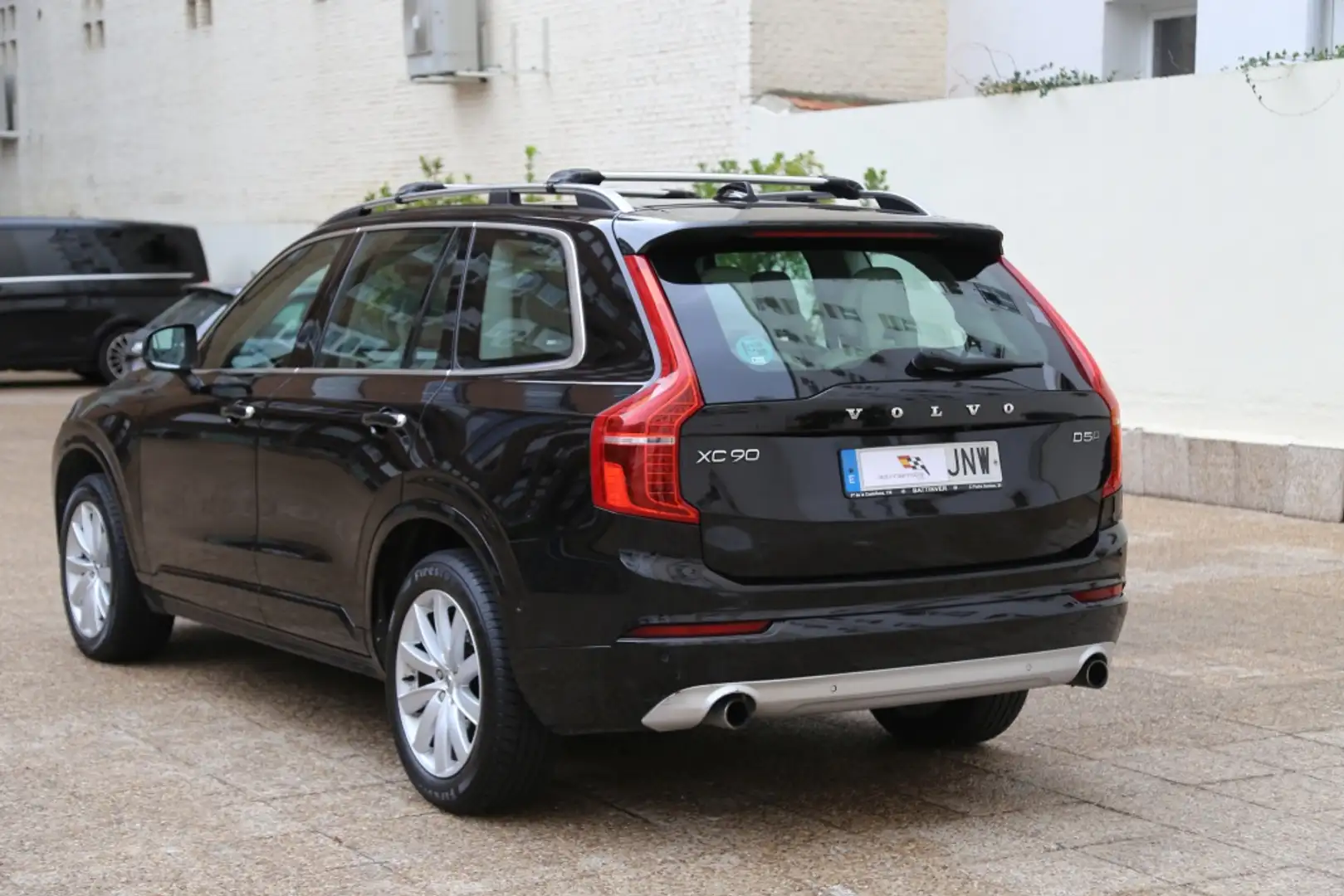 Volvo XC90 D5 Momentum AWD 225 Aut. Noir - 2