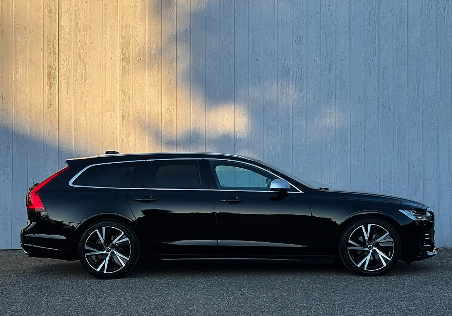 Volvo V90 D4 R-Design Geartronic Schwarz - 2