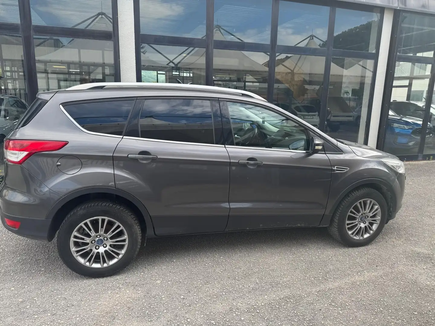 Ford Kuga 2.0 TDCI 163 CV 4WD Powershift Titanium Gris - 2
