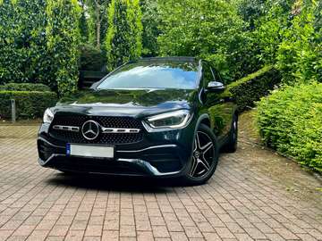 GLA 200d 4-Matic / PANO / PACK AMG / LIGHTING / CAM /