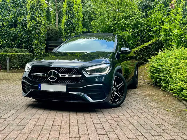 Mercedes-Benz GLA 200 GLA 200d 4-Matic / PANO / PACK AMG / LIGHTING / CAM /
