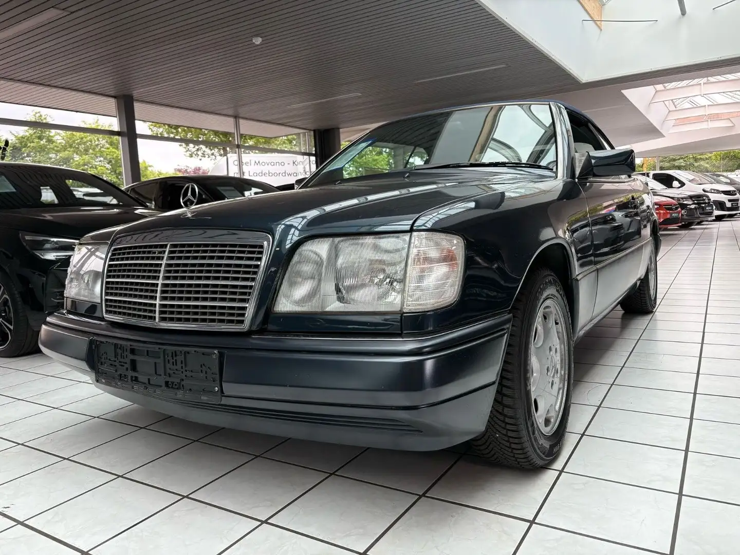 Mercedes-Benz E 220 Cabrio Groen - 2