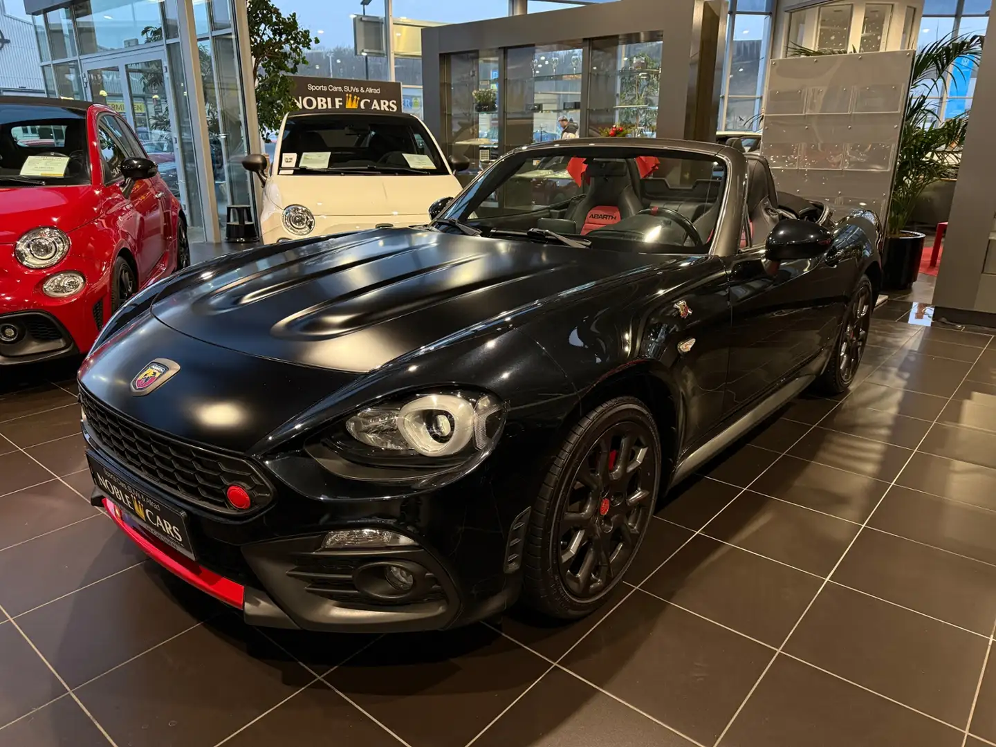 Abarth 124 Spider 1.4 MultiAir Turbo Turis. BOSE Schwarz - 2