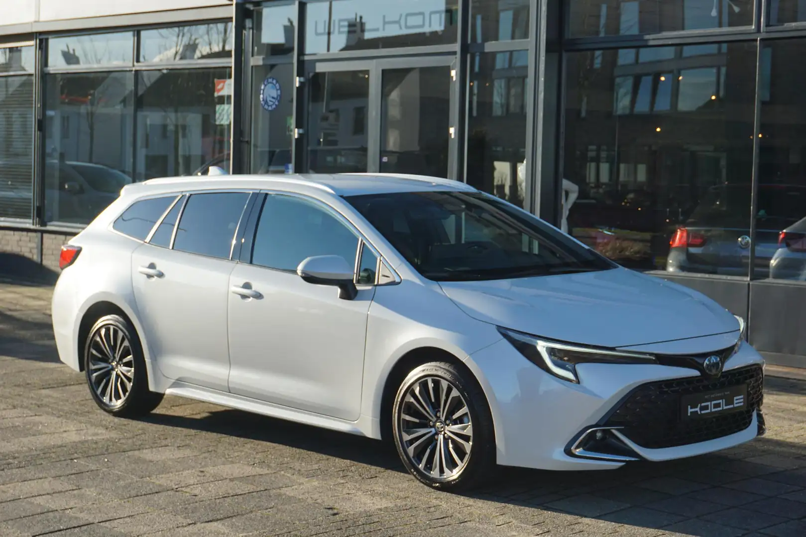 Toyota Corolla Touring Sports Hybrid 140 Business Plus | Leer | L Wit - 1