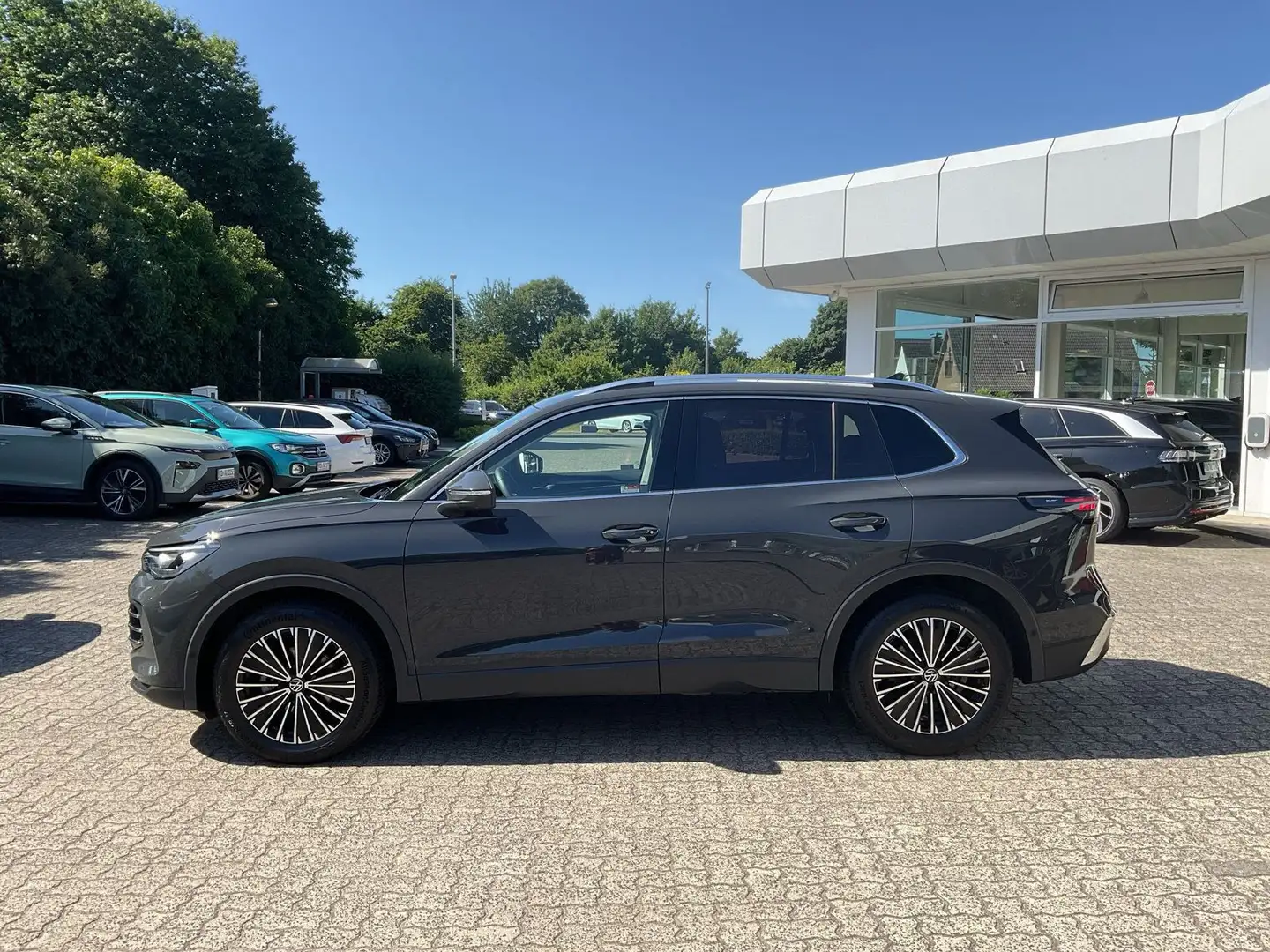 Volkswagen Tiguan Elegance 1,5 eTSI DSG AHK RFK ACC Sitzhzg Grau - 2